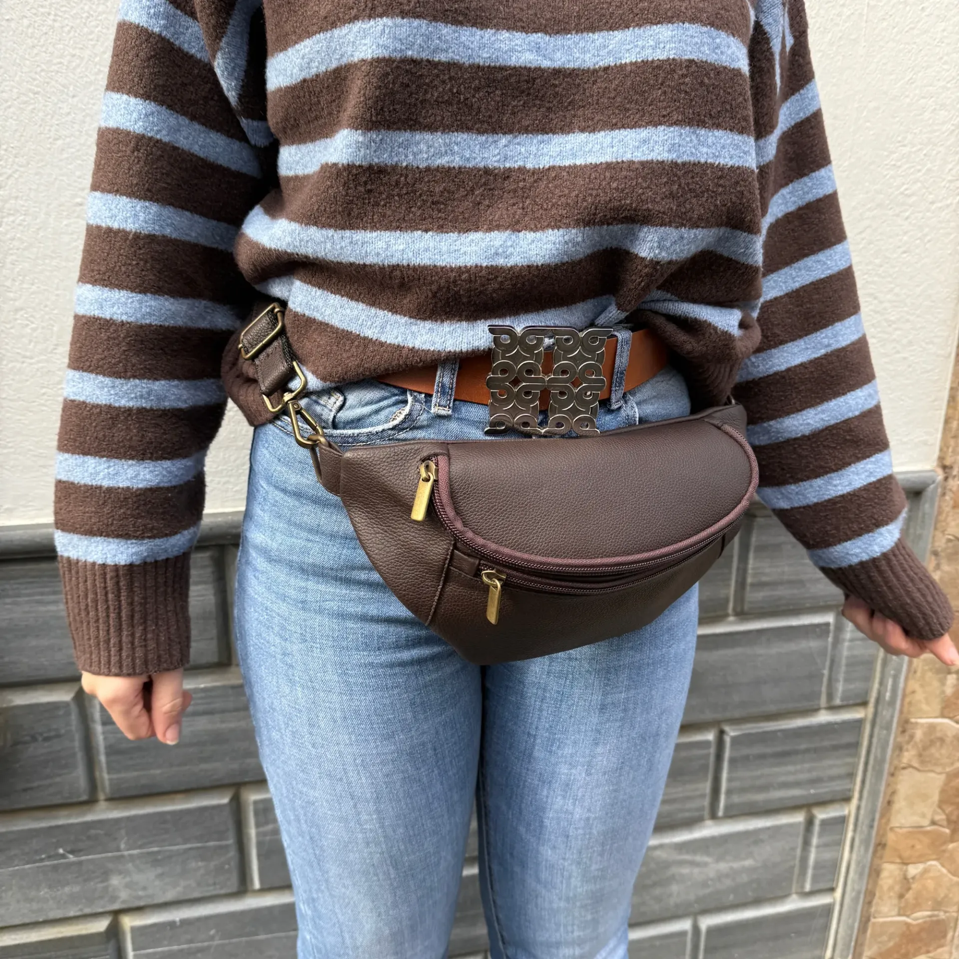 Riñonera de cuero con correa ajustable-Hecha en Ubrique