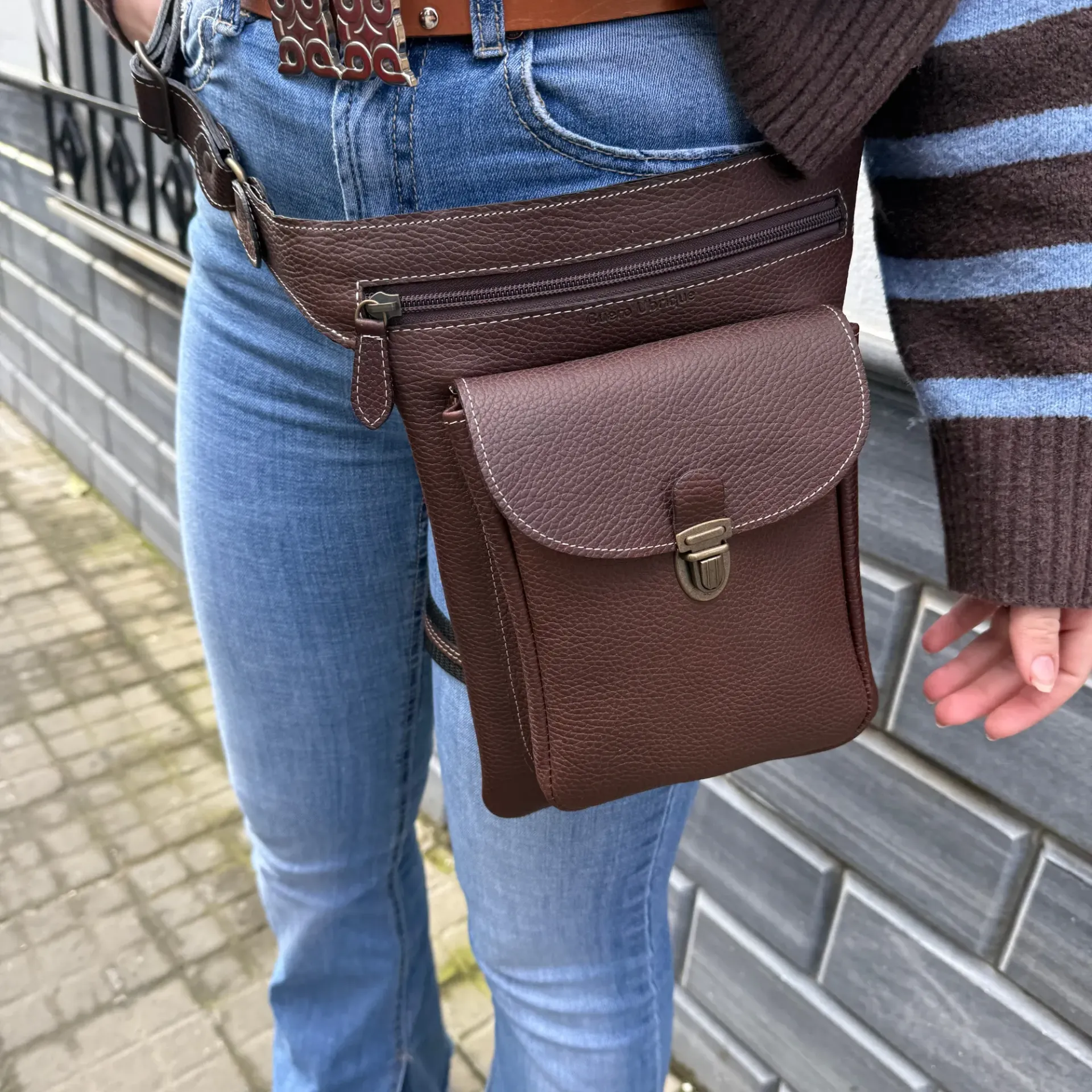 Bolso muslera de cuero con cinturón-Hecho en Ubrique