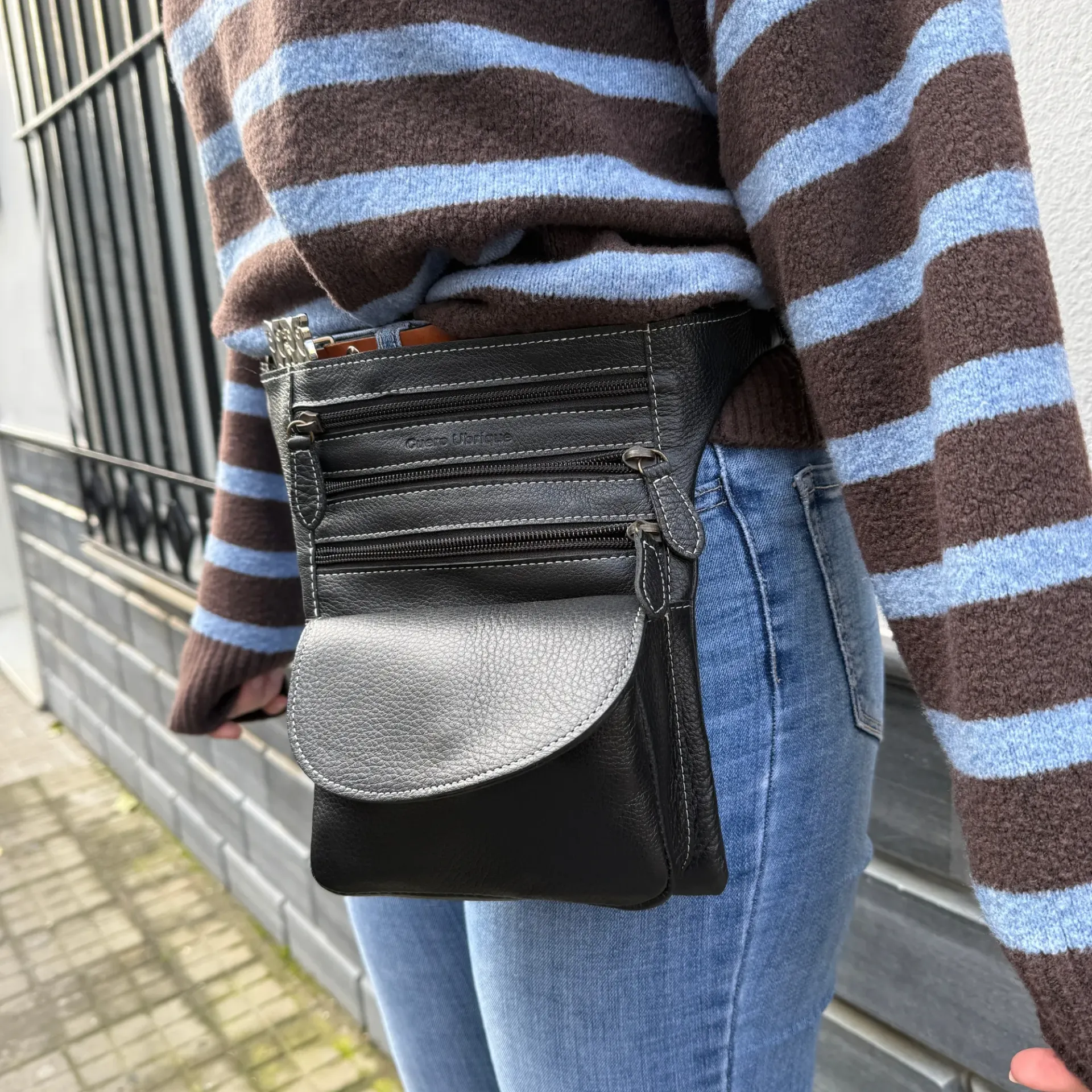 Bolso bandolera-Riñonera de cuero artesanal-con multiples compartimentos-Hecho en Ubrique