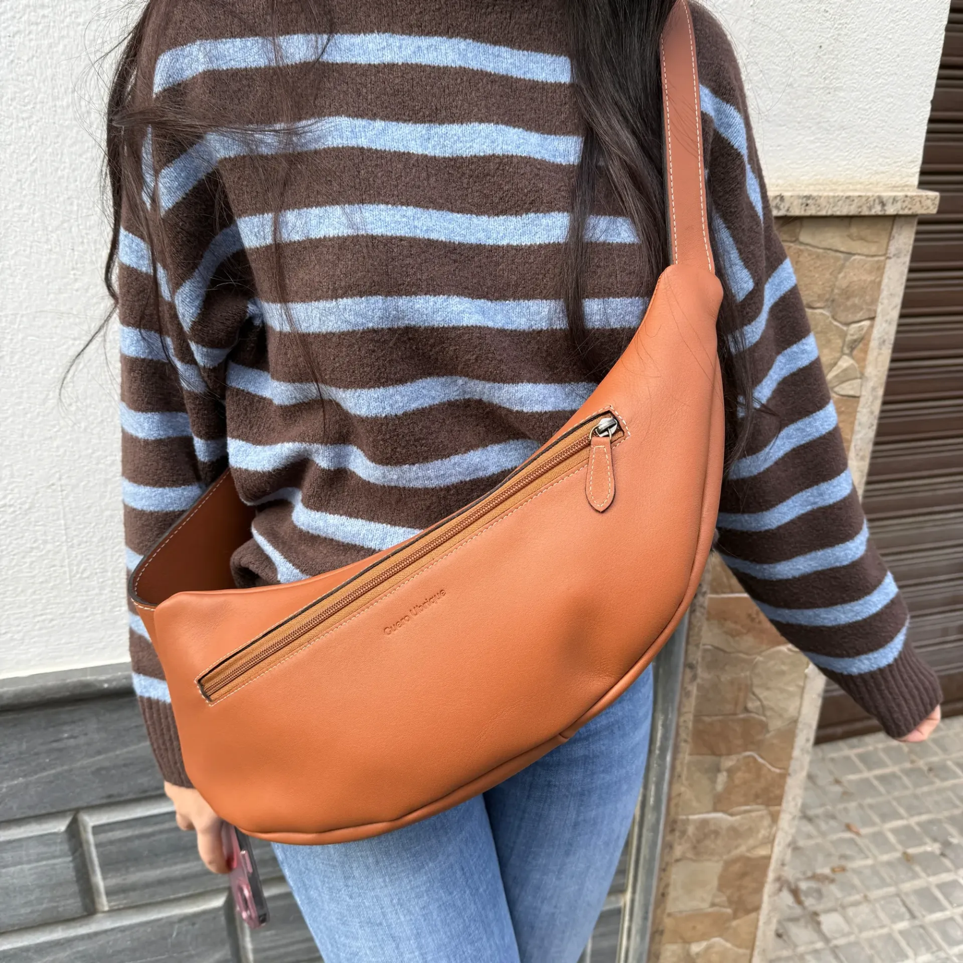 Riñonera de cuero artesanal-con correa ajustable