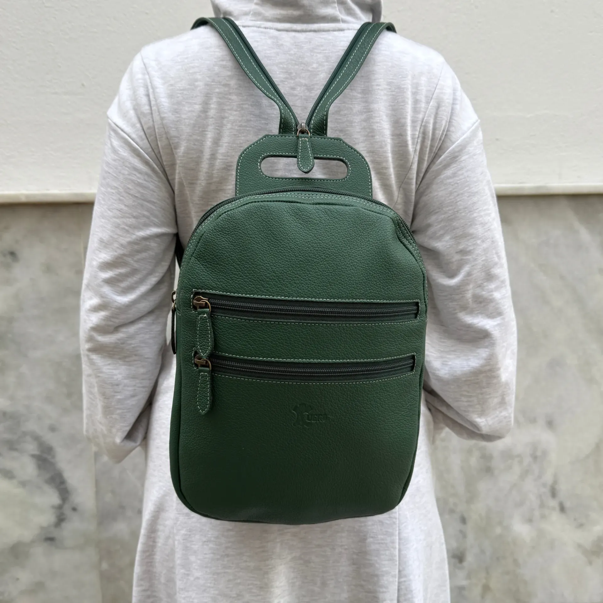 Bolso mochila de cuero artesanal-Hecho en Ubrique (Rosa)