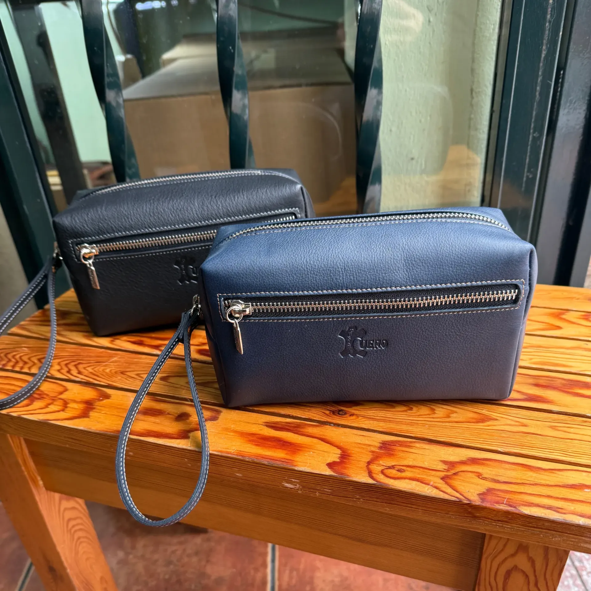 Bolso de mano de cuero artesanal-Hecho en Ubrique