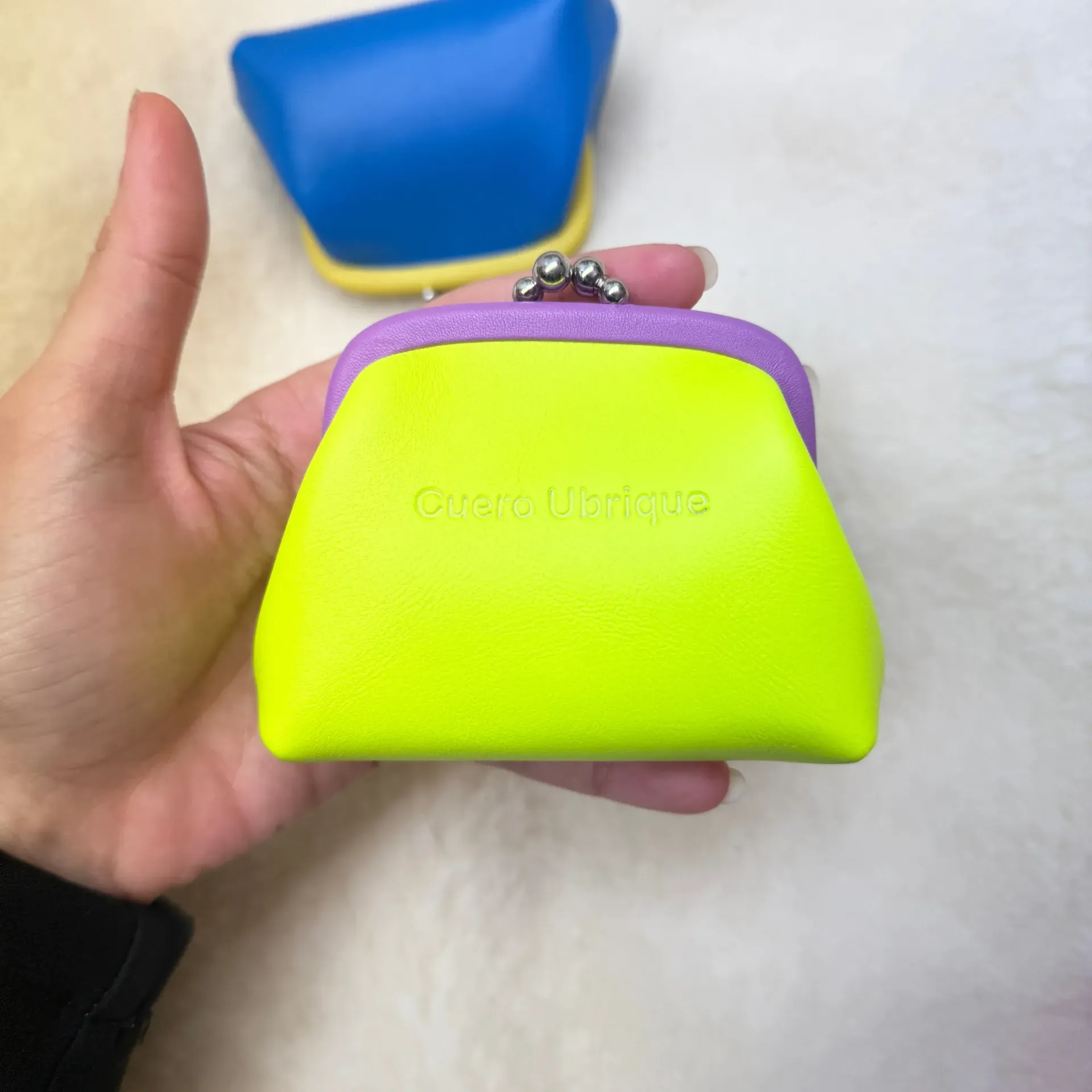 Monedero de boquilla en cuero – Artesanía de Ubrique (Amarillo)