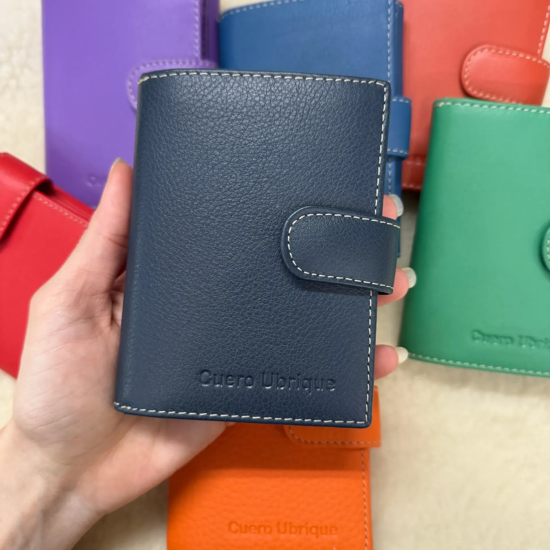 Cartera de Cuero con Monedero y Tarjetero – Formato Mediano de Alta Capacidad (azul oscuro)