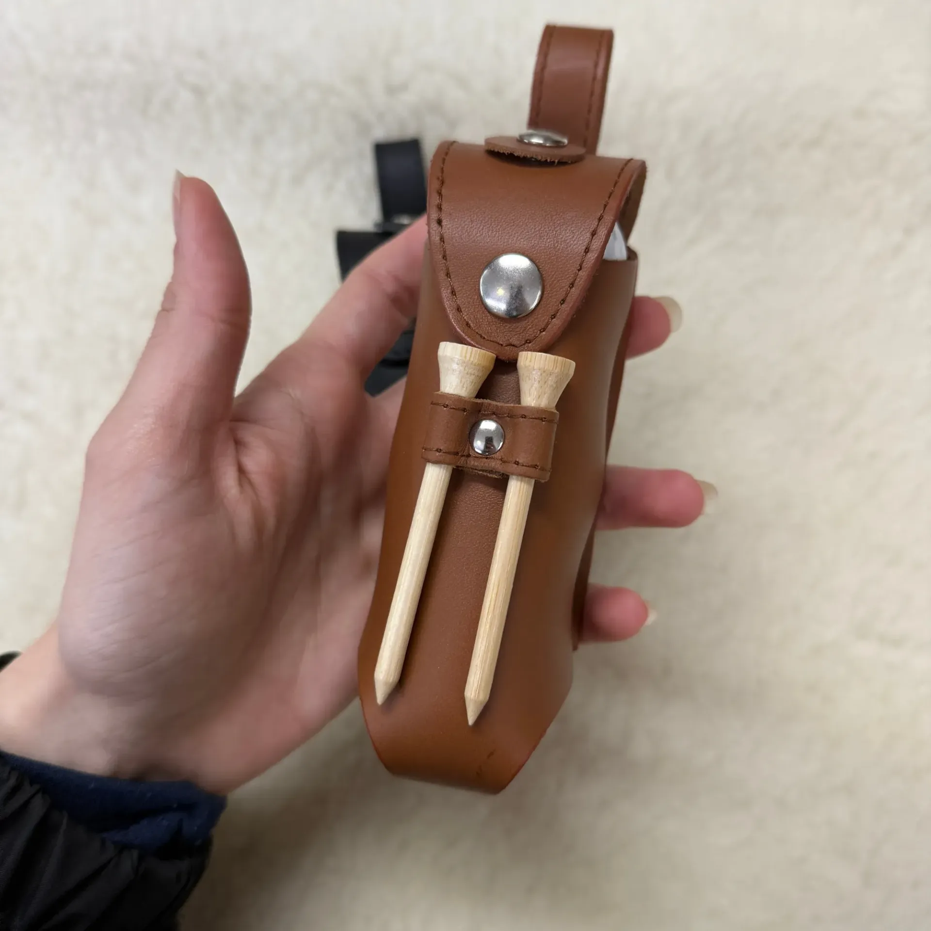 Portabolas de Golf de Cuero con Soporte para Tees – Accesorio Premium