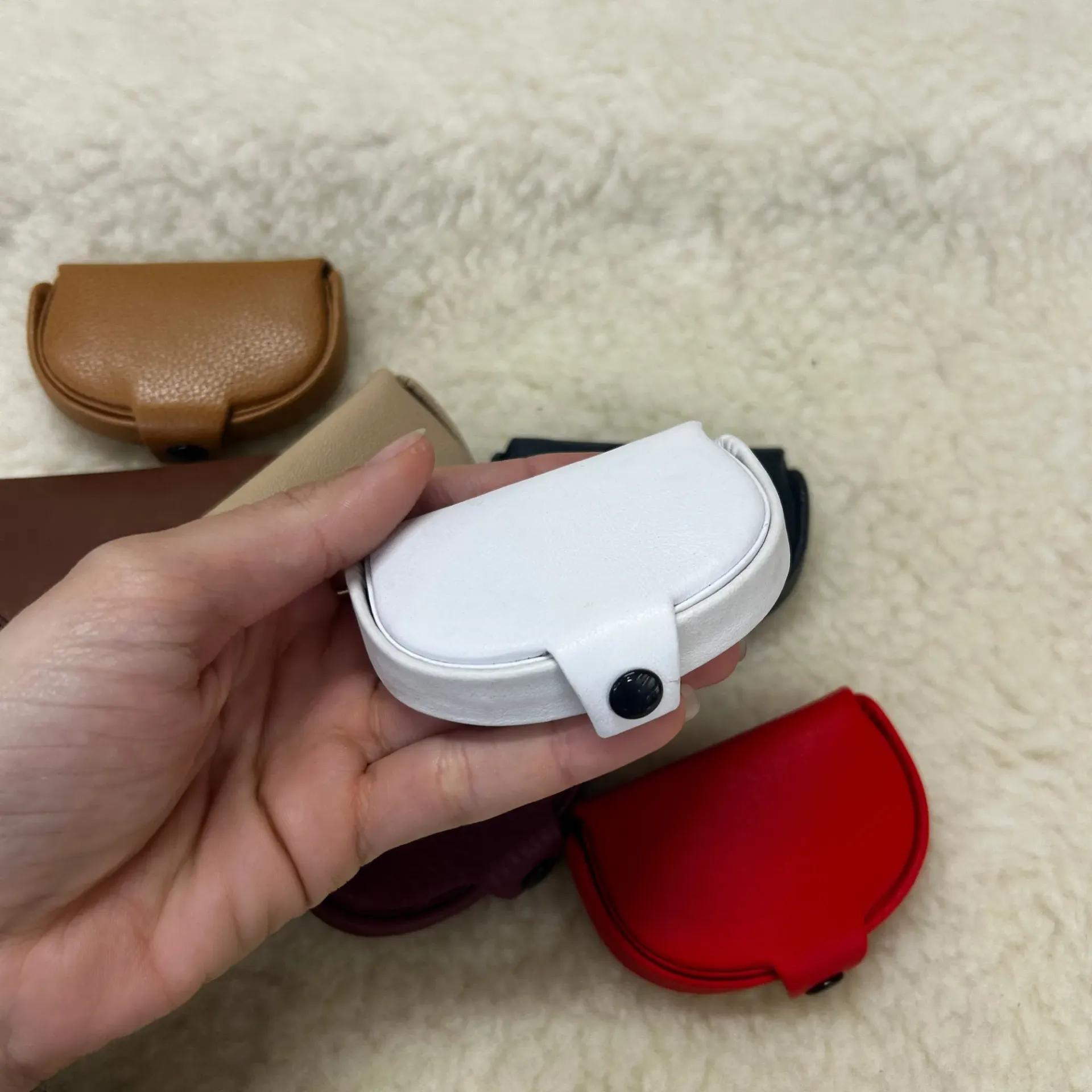 Pastillero Pequeño de Cuero – Estuche para Medicación con Interior Forrado