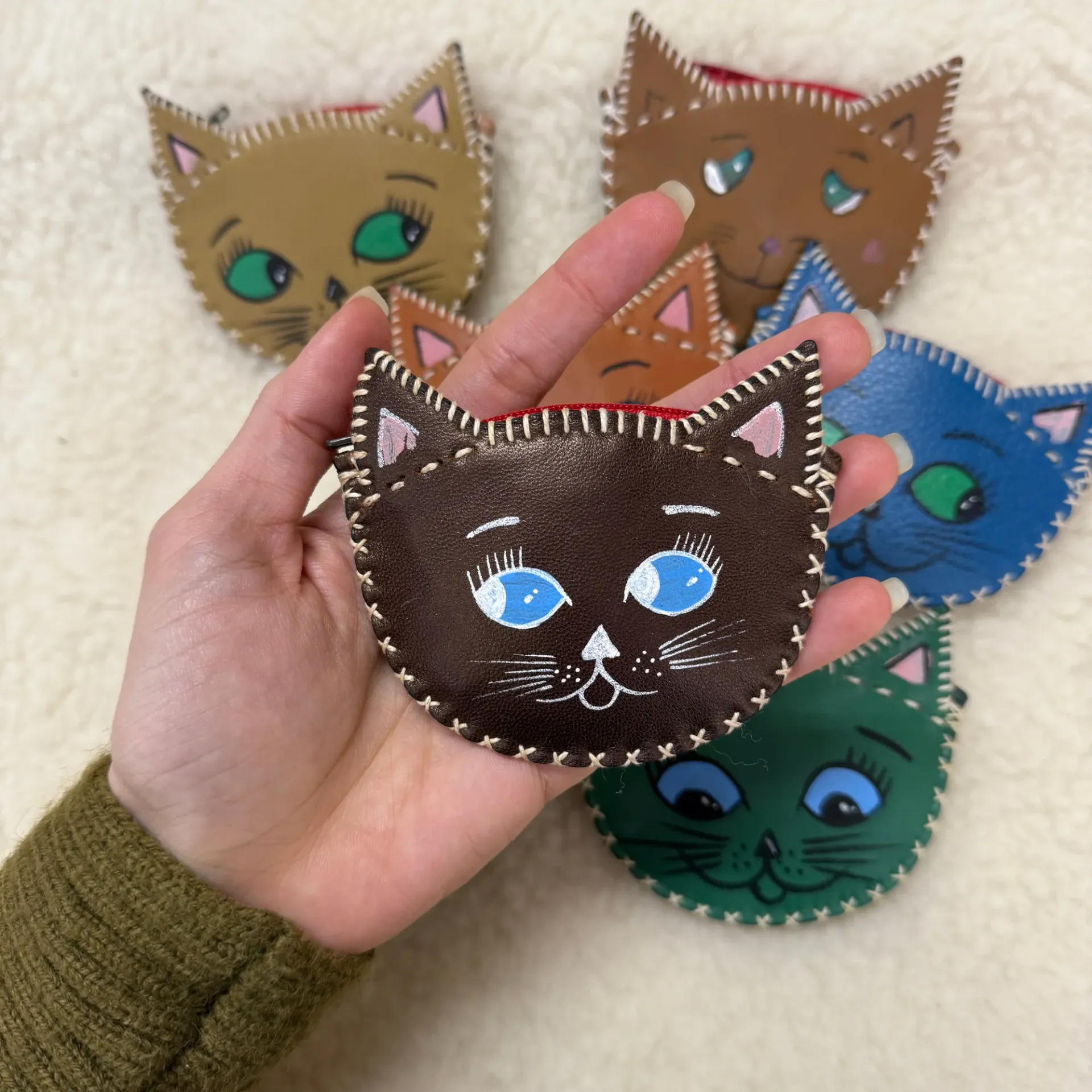 Monedero de Cuero con Forma de Gatito – Artesanía de Ubrique (Marron chocolate)