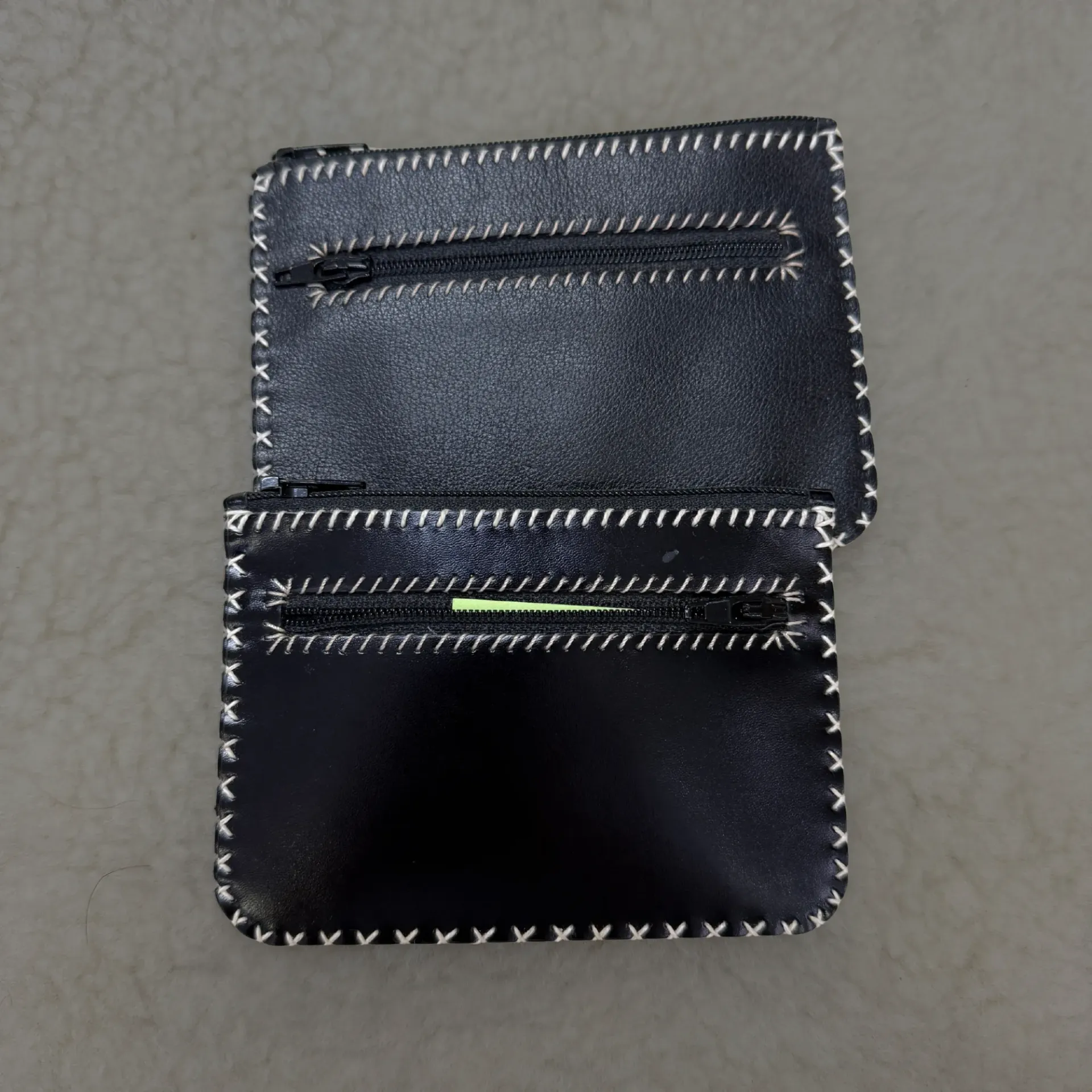 Monedero Tarjetero de Cuero con Cremalleras – Artesanía de Ubrique